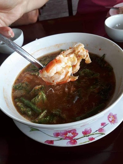 แกงส้มชะอมไข่กุ้งสด