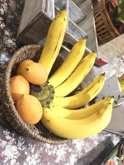 มีผลไม้ให้ทานตบท้ายด้วย กล้วยที่วังน้ำเขียวเจ้าของร้านบอกว่าอร่อยกว่าที่อื่นด้วย