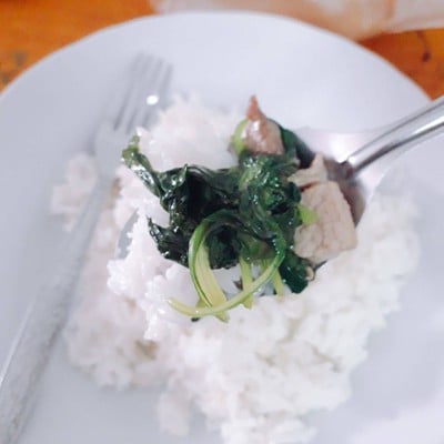 วิธีทำ ผัดผักขมจีนใส่หมู วิธีทำ ผัดผักขมจีนใส่หมู