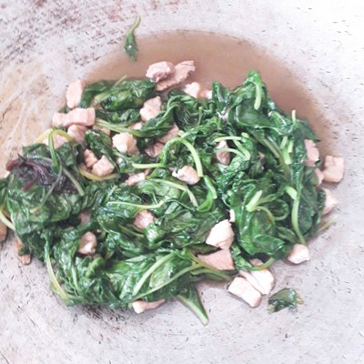 วิธีทำ ผัดผักขมจีนใส่หมู วิธีทำ ผัดผักขมจีนใส่หมู