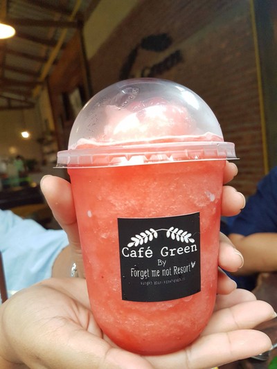 สตอเบอรี่สมูทตี้