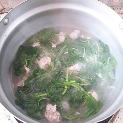 วิธีทำ แกงจืดผักขมหมูสับ วิธีทำ แกงจืดผักขมหมูสับ