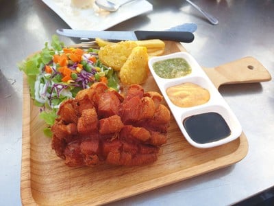 ขาหมูทอด