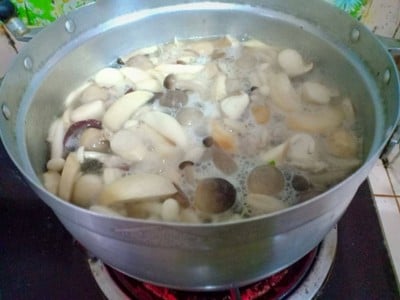 วิธีทำ แกงจืดเห็ดรวมเต้าหูหมูสับ