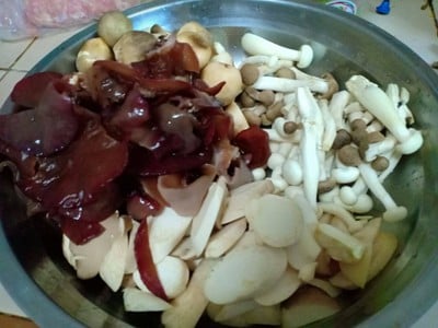 วิธีทำ แกงจืดเห็ดรวมเต้าหูหมูสับ