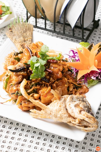 บ้านสวยริมน้ำ ใต้สะพานพระราม4 เข้าซอยวัดบางจากมา 10เมตรอยู่ซ้ายมือ ร้านอยู่ริมน้ำเจ้าพระยา