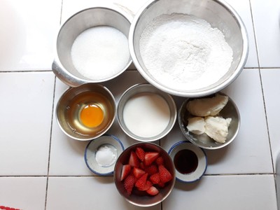 วิธีทำ เค้กสตรอเบอร์รี่หน้ากรอบ วิธีทำ เค้กสตรอเบอร์รี่หน้ากรอบ