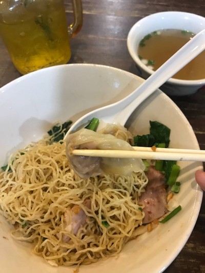 บะหมี่เกี๊ยวแห้งหมูแดง