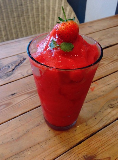 วิธีทำ Fresh Strawberries Smoothie วิธีทำ Fresh Strawberries Smoothie