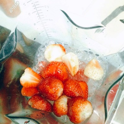 วิธีทำ Fresh Strawberries Smoothie วิธีทำ Fresh Strawberries Smoothie