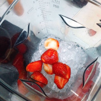 วิธีทำ Fresh Strawberries Smoothie วิธีทำ Fresh Strawberries Smoothie