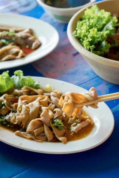ก๋วยเตี๋ยวเป็ดตุ๋น-เป็ดพะโล้ยาจีน เจ้าเก่า 42 ปี รสเด็ด
