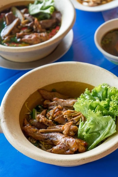ก๋วยเตี๋ยวเป็ดตุ๋น-เป็ดพะโล้ยาจีน เจ้าเก่า 42 ปี รสเด็ด ก๋วยเตี๋ยวเป็ดตุ๋น-เป็ดพะโล้ยาจีน เจ้าเก่า 42 ปี รสเด็ด