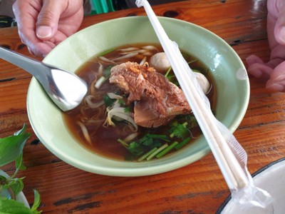 เส้นหมี่น้ำหมู