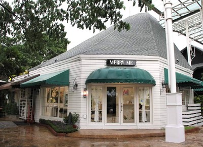 Merry Me Salon Festival Walk