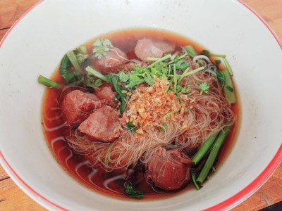หมี่ขาวหมูตุ๋น