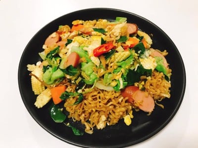 วิธีทำ มาม่าขี้เมากะเพราแห้ง