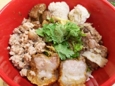 เมนูของร้าน ข้าวต้มแห้งริมหนน ข้าวต้ม ข้าวต้มยำ โจ๊ก ก๋วยเตี๋ยวต้มยำ เล้งแซ่บ กะเพรา บรรทัดทอง