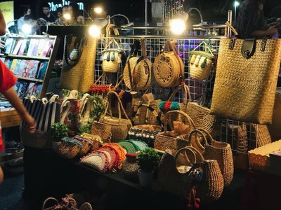 บรรยากาศ ตลาดฟันฟรายเดย์ อเวนิว