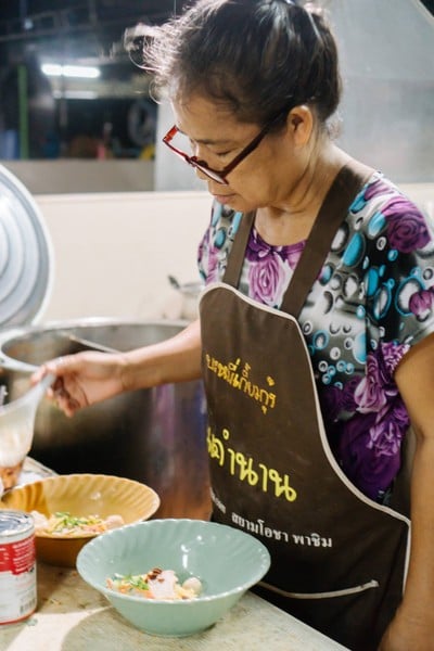 เกี๊ยวกุ้งซอยจินดา (เจ้าเก่าลาดกระบัง)
