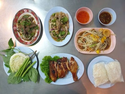 เมนูของร้าน ส้มตำยุพิน วังหลัง