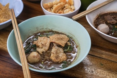 ก๋วยเตี๋ยวเรือร้านลุงประตูน้ำ สาขาท่าเรือประตูน้ำ (ซ.เพชรบุรี 32)