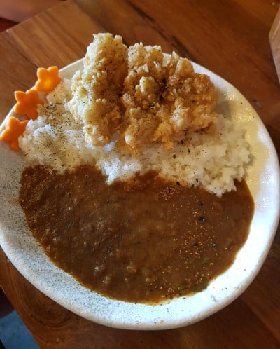 ข้าวแกงกะหรี่ ปลาเทมปุระ