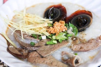 เกาเหลาเลือดหมู โจ๊กรสเด็ด เฮียตือ (เฮียตือ) เกาเหลาเลือดหมู โจ๊กรสเด็ด เฮียตือ (เฮียตือ)