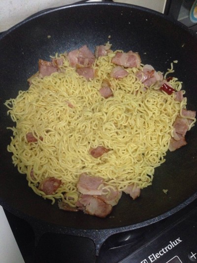 วิธีทำ หมี่เกาหลีผัดเบคอน วิธีทำ หมี่เกาหลีผัดเบคอน