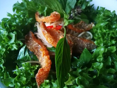 สปาเก็ตตี้ผัดปลาสลิด