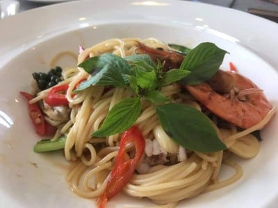 อาหาร หรือ เครื่องดื่ม