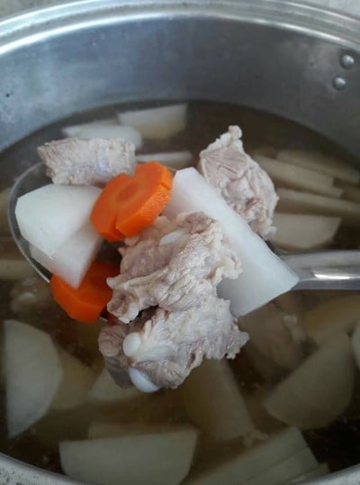 ต้มจืดหัวไชเท้ากระดูกหมูอ่อน ต้มจืดหัวไชเท้ากระดูกหมูอ่อน