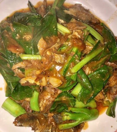 ผัดคะน้าปลากระป๋อง