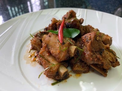 ซี่โครงหมูคั่วสมุนไพร สูตรไร้น้ำมัน