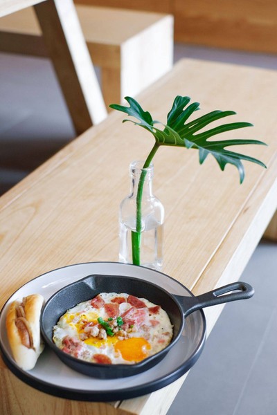 ไข่กะทะ กับขนมปังเวียดนาม