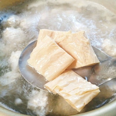 วิธีทำ ต้มจืดอกไก่สับใส่บุกญี่ปุ่น วิธีทำ ต้มจืดอกไก่สับใส่บุกญี่ปุ่น