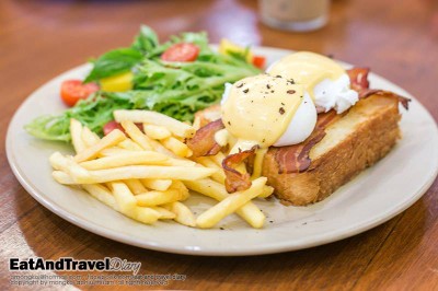 Egg benedict - bacon