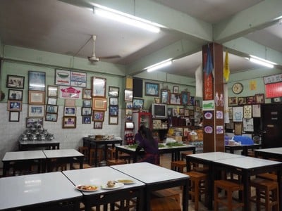 บรรยากาศ เถ้าแก่ชื้อ