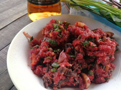 ก้อยดิบขม (เนื้อ) 