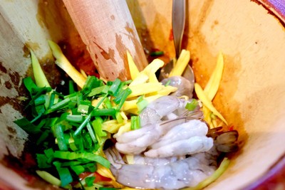วิธีทำ ตำมะม่วงกุ้งสด วิธีทำ ตำมะม่วงกุ้งสด