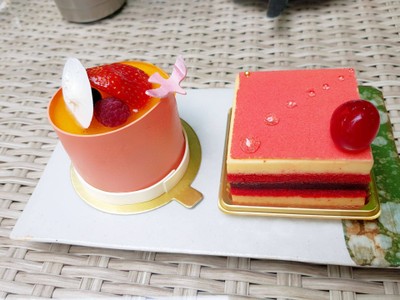 Peach Bavarian Cream + Berry Treat