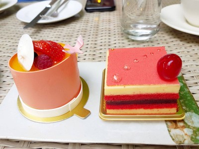 Peach Bavarian Cream + Berry Treat