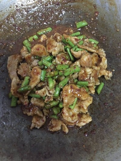 “ผัดพริกแกงถั่วหมูชิ้น"