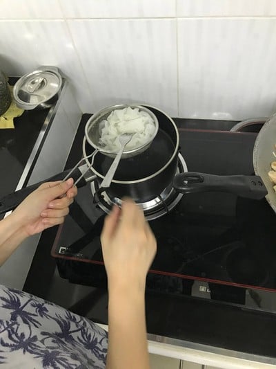 วิธีทำ ก๋วยเตี๋ยวน้ำใสไก่ฉีก วิธีทำ ก๋วยเตี๋ยวน้ำใสไก่ฉีก