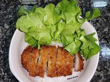 วิธีทำ Tonkatsu with Rice (ข้าวหน้าหมูชุบเกล็ดขนมปังทอด)