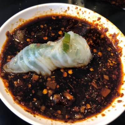 ทางร้านจะมีขวดซ้อสหวานตั้งไว้ให้พร้อมพวงเครื่องปรุงคะเราเลือกผสมตามใจชอบคะ