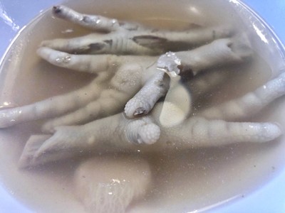 น้ำซุปใส่ เราระบุขาไก่ 3 ขาค่ะ