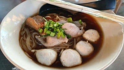 เส้นเล็กหมูน้ำแเดง