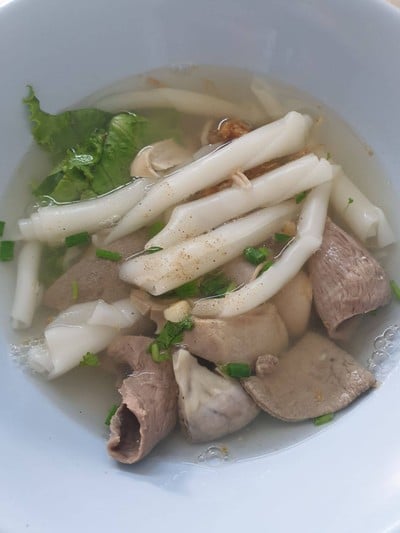 ข้าวเลือดหมู ตรงข้ามโรงพยาบาลกระทุ่มแบน ข้าวเลือดหมู ตรงข้ามโรงพยาบาลกระทุ่มแบน