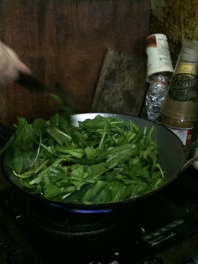 วิธีทำ ปวยเล้งผัดกระเทียม วิธีทำ ปวยเล้งผัดกระเทียม